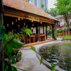 Cho thuê nhà MT Sân vườn đường Nguyễn Hữu Cảnh, P22, Bình Thạnh.