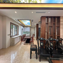 Nhà biệt thự  Hoàng Quốc Việt - KĐT Nam Cường. Dt 220m2 x 4 tầng 1 hầm