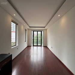 Nhà biệt thự  Hoàng Quốc Việt - KĐT Nam Cường. Dt 220m2 x 4 tầng 1 hầm