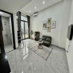 CĂN HỘ ĐẸP GIÁ RẺ GÁC CAO, BAN CÔNG THOÁNG, RỘNG 38m2 GẦN QUẬN 1, Q3