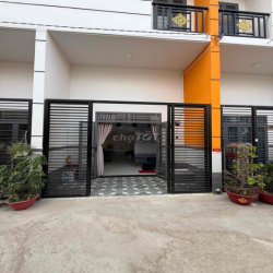 BÁN NHÀ GIÁ TỐT GẦN KHU CÔNG NGHIỆP TÂN ĐỨC – FULL NỘI THẤT – DỌN VÀO