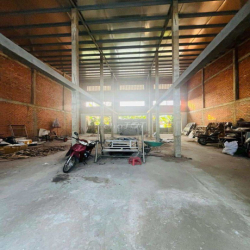 Cho thuê nhà 500 m2 đường 3/2 tiện có sân rộng 20 triệu