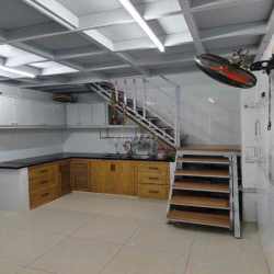 NHÀ MỚI CÓ NỘI THẤT 5*13m 1LỬNG 2PN 1WC GẦN CHỢ PHẠM VĂN BẠCH