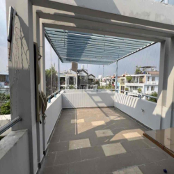 Cho thuê nguyên căn 7mx18m 2 lầu sân thượng ưu tiên VpCty