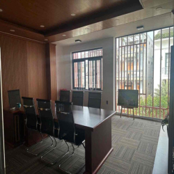 . + Tiện ích đầy đủ: Trang bị thang máy, hệ thống an ninh