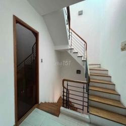 Cho thuê nguyên căn 7mx18m 2 lầu sân thượng ưu tiên VpCty