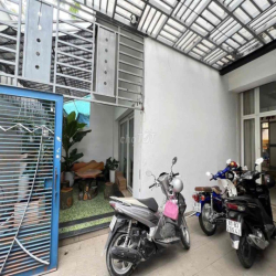 Cho thuê nguyên căn 7mx18m 2 lầu sân thượng ưu tiên VpCty