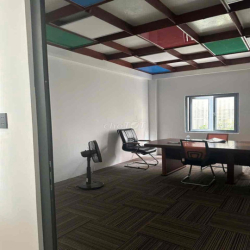 . + Tiện ích đầy đủ: Trang bị thang máy, hệ thống an ninh