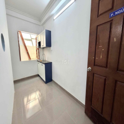 CĂN HỘ TÁCH BẾP CỬA SỔ TRỜI NGAY HOÀNG VĂN THỤ