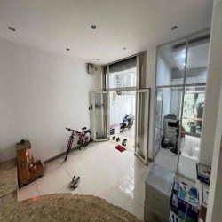 Cho thuê nguyên căn 7mx18m 2 lầu sân thượng ưu tiên VpCty