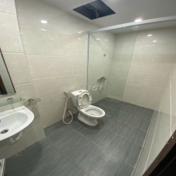 Cho thuê văn phòng 25m2 tại Lạc Long Quân,Tây Hồ( Gần chợ Bưởi,Hồ Tây)