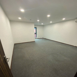 Cho thuê văn phòng 25m2 tại Lạc Long Quân,Tây Hồ( Gần chợ Bưởi,Hồ Tây)