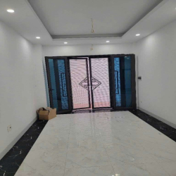 Cho thuê nhà hoàng mai, 5 tầng, giá rẻ, thang máy