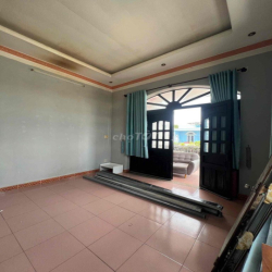 Phòng 40m2 gác rộng, ban công thoáng mát sẵn sofa 5tr/th