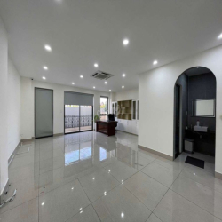 Cho thuê Nguyên sàn văn phòng đẹp, thang máy, máy lạnh đầy đủ