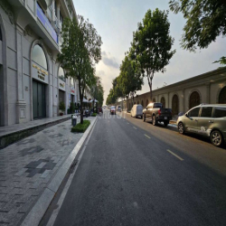 Cho thuê Nguyên sàn văn phòng đẹp, thang máy, máy lạnh đầy đủ