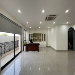 Cho thuê Nguyên sàn văn phòng đẹp, thang máy, máy lạnh đầy đủ