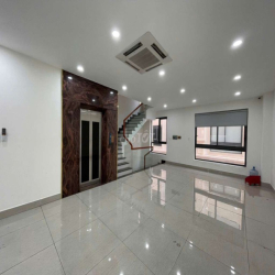 Cho thuê Nguyên sàn văn phòng đẹp, thang máy, máy lạnh đầy đủ
