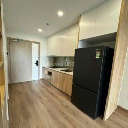 Studio Full nội thất 32m2 view bể bơi tầng trung