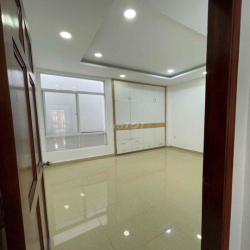 NHÀ GẦN KDC VẠN PHÚC 5PN 4WC HXH 4x15 THỦ ĐỨC