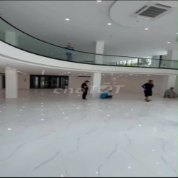 cho thuê tòa nhà mặt phố Nguyễn Văn Huyên