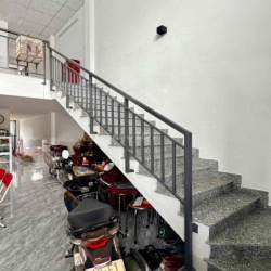 Nhà mê lửng Tứ Ngân Điện Ngọc