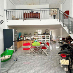 Nhà mê lửng Tứ Ngân Điện Ngọc