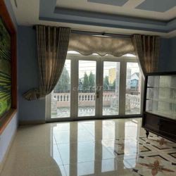 CHO THUÊ CĂN NHÀ 6 PHÒNG NGỦ 1 PHÒNG KHÁCH 1 BẾP ĐƯỜNG NHƯA