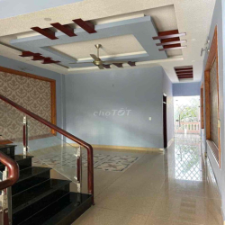 CHO THUÊ CĂN NHÀ 6 PHÒNG NGỦ 1 PHÒNG KHÁCH 1 BẾP ĐƯỜNG NHƯA