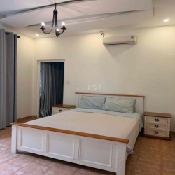 Biệt Thự MT Hoàng Văn Thụ Khu Sầm Uất 500m2 hồ bơi mới giá 5.000$/th