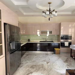 Biệt Thự MT Hoàng Văn Thụ Khu Sầm Uất 500m2 hồ bơi mới giá 5.000$/th
