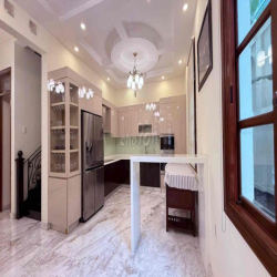 Biệt Thự MT Hoàng Văn Thụ Khu Sầm Uất 500m2 hồ bơi mới giá 5.000$/th