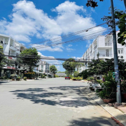 Nhà mới 3 lầu rộng thoáng KDC Long Thịnh