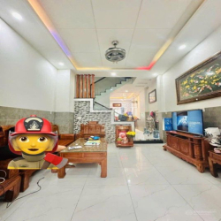 Nhà mới 3 tầng (4x12m) xe hơi đậu cửa gần Aeon Mall Tân Phú