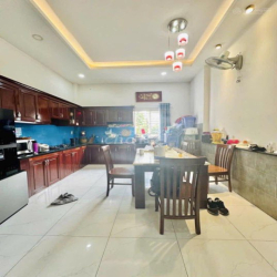 Nhà mới 3 tầng (4x12m) xe hơi đậu cửa gần Aeon Mall Tân Phú