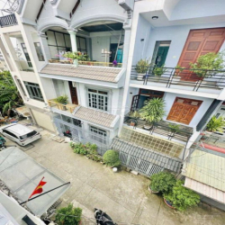 Nhà mới 3 tầng (4x12m) xe hơi đậu cửa gần Aeon Mall Tân Phú