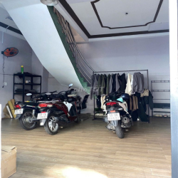 Cho Thuê MT khu họ Lê . 6 x 6 Đúc 3 Lầu . 3 Pn, 3 Wc