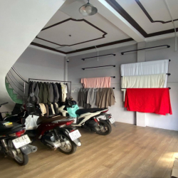 Cho Thuê MT khu họ Lê . 6 x 6 Đúc 3 Lầu . 3 Pn, 3 Wc