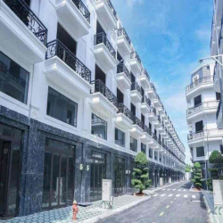 Cho Thuê Nhà Phố DT 250m2 1Trệt 3Lầu 5Pn 5Wc Hẻm Nhựa Sạch Sẻ