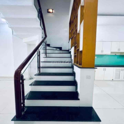 Cho Thuê Nhà Phố DT 250m2 1Trệt 3Lầu 5Pn 5Wc Hẻm Nhựa Sạch Sẻ