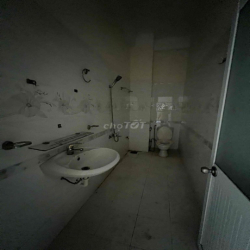 cho thuê nhà nguyên căn 3 lầu kdc chợ bình điền