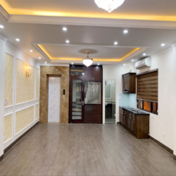 Cho thuê VP 200 Trần đại nghĩa, thang máy, 64m2 thông sàn