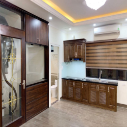 Cho thuê VP 200 Trần đại nghĩa, thang máy, 64m2 thông sàn