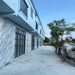 nhà 1 trệt 1 lầu  long hậu giáp nhà bè