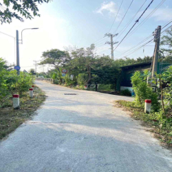 nhà 1 trệt 1 lầu  long hậu giáp nhà bè