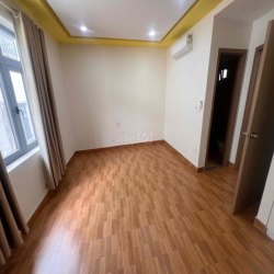 Nhà mặt tiền 3 lầu 5x18 4pn 4wc ngay Vòng Xoay Liên Phường- Phước Long