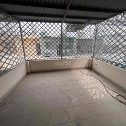 Nhà mặt tiền 3 lầu 5x18 4pn 4wc ngay Vòng Xoay Liên Phường- Phước Long