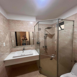 Nhà mặt tiền 3 lầu 5x18 4pn 4wc ngay Vòng Xoay Liên Phường- Phước Long