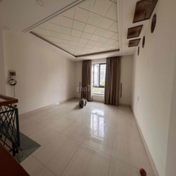 Nhà mặt tiền 3 lầu 5x18 4pn 4wc ngay Vòng Xoay Liên Phường- Phước Long