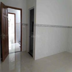 Cho thuê nhà nguyên căn P8 nhà đang sơn sửa mới